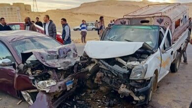 إصابة 3 أشخاص إثر تصادم سيارتين بطريق رأس غارب - الزعفرانة