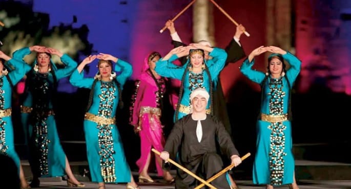 فرقة رضا ومصطفى حجاج يحييان احتفالية البيت الفني ثالث أيام عيد الفطر