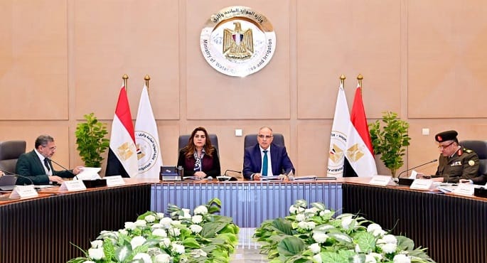 وزير الموارد المائية والري يترأس اجتماع لجنة تراخيص الشواطئ لبحث المشروعات التنموية