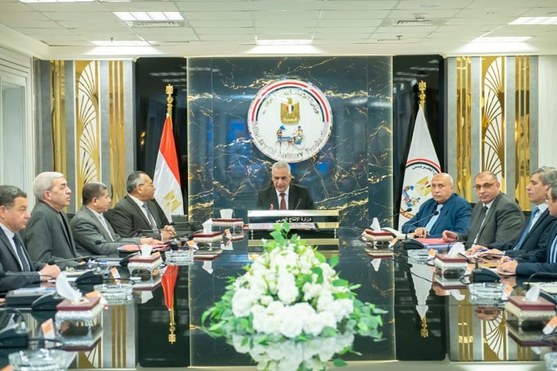 وزير الإنتاج الحربي يوجه بترشيد استهلاك الطاقة بالشركات التابعة