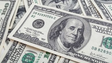 الدولار الأمريكي يتراجع وسط ترقب قرارات البنوك المركزية العالمية