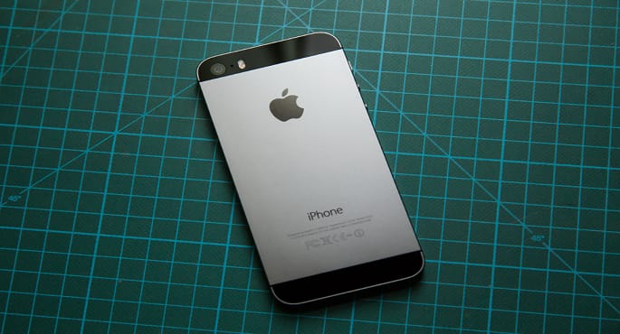آبل تنهي الدعم الفني لجهازي iPhone 5 و iPhone 4 (8GB)