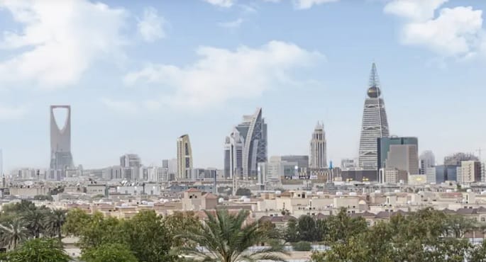 الدفاعات السعودية تدمر صواريخ باليستية وطائرات مسيرة فوق الرياض والمنطقة الشرقية