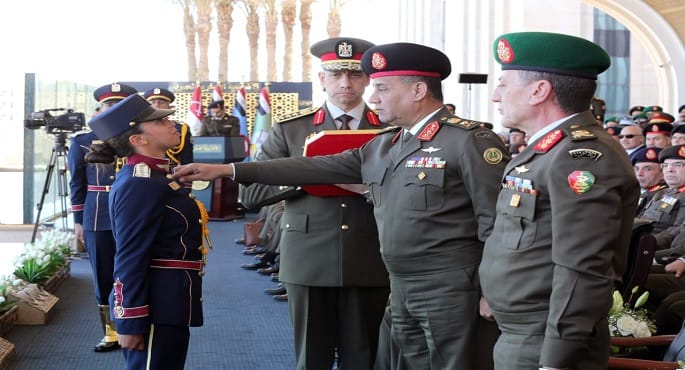 وزير الدفاع يشهد ختام فترة الإعداد العسكري لطلبة الأكاديمية والكليات العسكرية