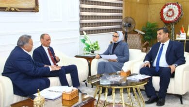 محافظ الوادي الجديد تبحث مع رئيس شركة مياه أسيوط مشروعات التوسع وتطوير الخدمات