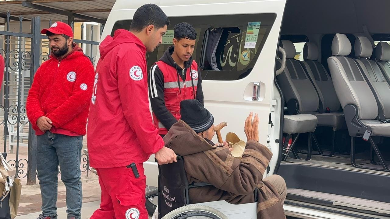 وصول دفعة جديدة من العائدين الفلسطينيين إلى معبر رفح