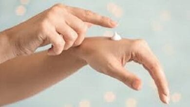 أسباب غير متوقعة لجفاف اليدين في فصل الربيع