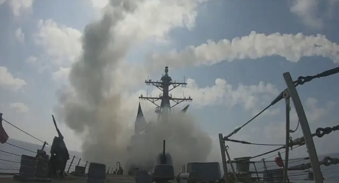 القيادة المركزية الأمريكية تدمر أهدافاً إيرانية تهدد الملاحة في مضيق هرمز