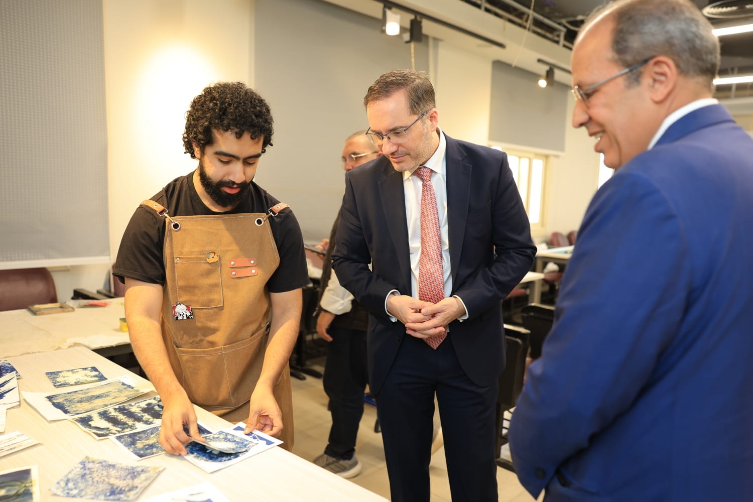 السفير البريطاني يشيد بالمستوى الأكاديمي والإنشائي بالجامعة البريطانية في مصر