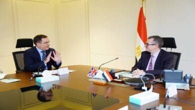 وزير التخطيط يبحث مع السفير البريطاني سبل تعزيز التعاون الاقتصادي