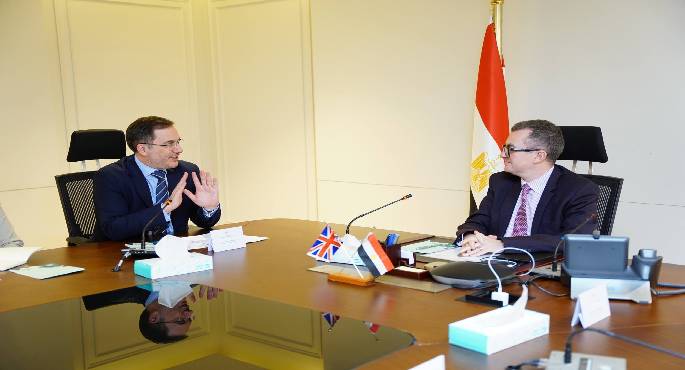 وزير التخطيط يبحث مع السفير البريطاني سبل تعزيز التعاون الاقتصادي