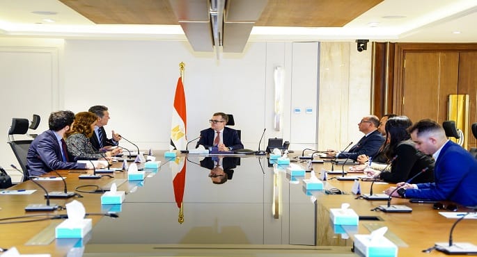 وزير التخطيط يبحث مع البنك الأوروبي دعم استقرار الاقتصاد المصري في ظل التحديات العالمية