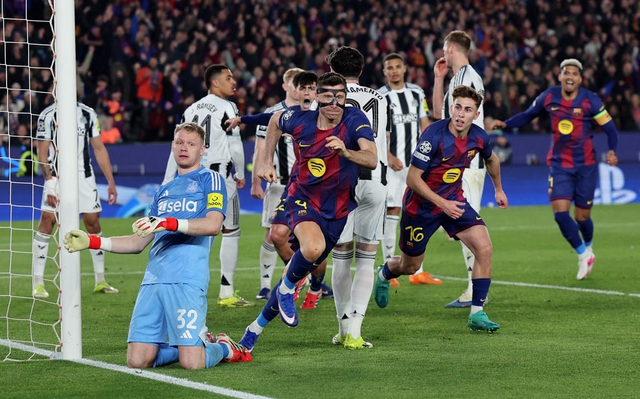 برشلونة يدرس تجديد عقد ليفاندوفسكي براتب مخفض