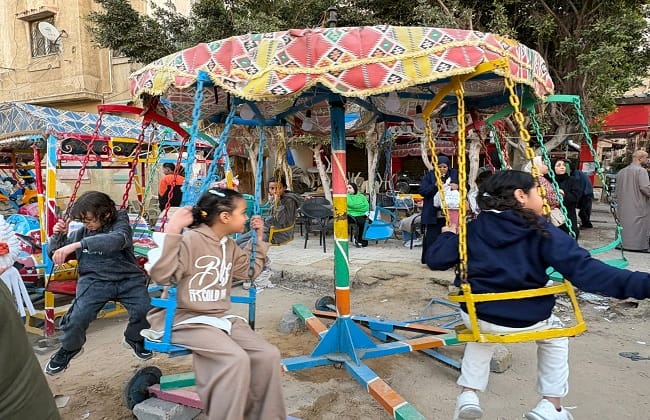 أجواء احتفالية في الإسكندرية: مراجيح المرسي أبو العباس تتصدر احتفالات العيد