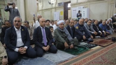 محافظ قنا يؤدي صلاة عيد الفطر المبارك بمسجد سيدي عبدالرحيم القنائي