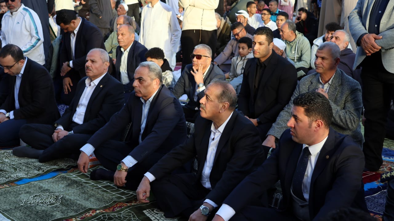 محافظ الإسماعيلية يؤدي صلاة عيد الفطر المبارك بساحة الاستاد الرياضي