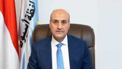 محافظ أسيوط يؤدي صلاة عيد الفطر وسط حشد من المواطنين