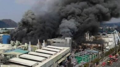إصابة العشرات في حريق بمصنع لقطع غيار السيارات بكوريا الجنوبية