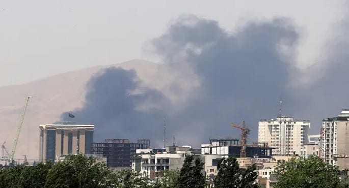 تفاقم الأزمة: هجمات صاروخية متبادلة بين الكيان الصهيوني وإيران