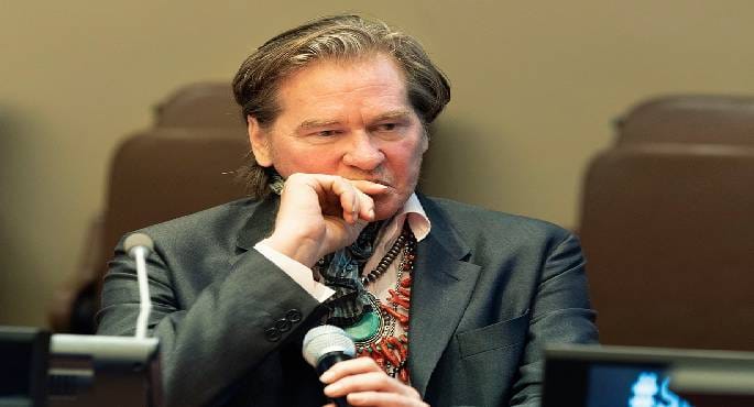 تقنية الذكاء الاصطناعي تعيد إحياء أداء الراحل فال كيلمر في عمل سينمائي جديد