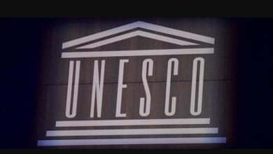 اليونسكو: 60% من دول العالم تفرض حظرًا على استخدام الهواتف المحمولة بالمدارس