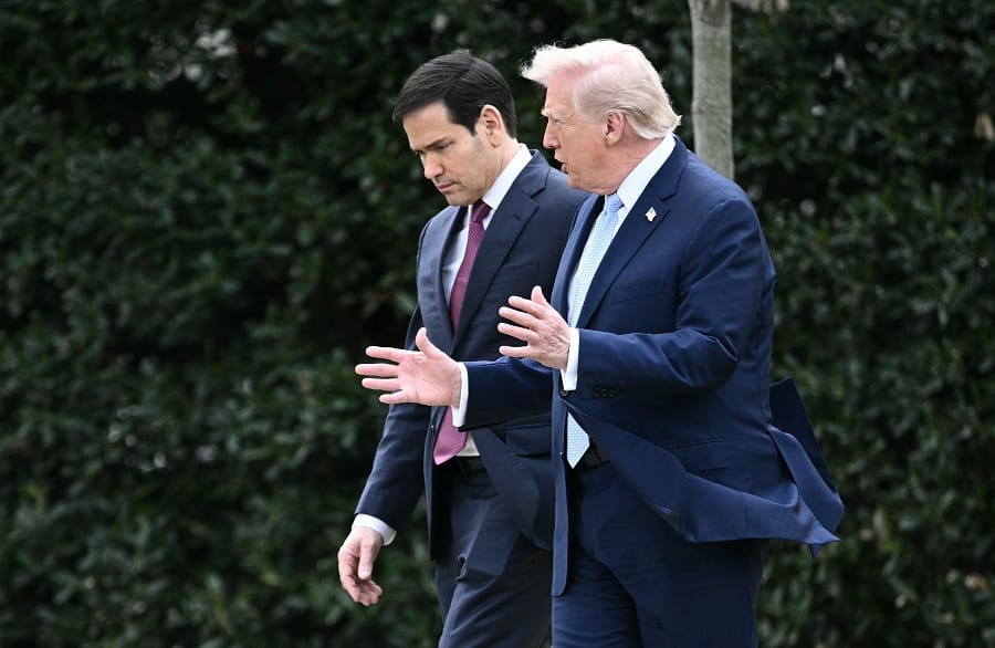 الرئيس الأمريكي: نسعى لمنع امتلاك إيران قدرات نووية وتدمير قاعدتها الدفاعية