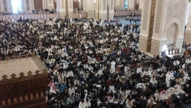مسجد مصر الكبير يحتضن الآلاف في صلاة عيد الفطر بالعاصمة الإدارية