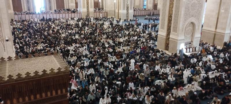 مسجد مصر الكبير يحتضن الآلاف في صلاة عيد الفطر بالعاصمة الإدارية