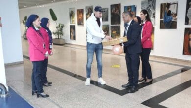 مطار القاهرة الدولي يحتفي بعيد الفطر المبارك مع الركاب والعاملين