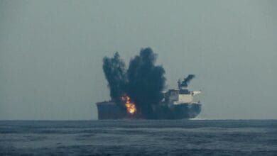 غواصة بريطانية نووية تصل إلى بحر العرب وسط تشديد إسرائيلي لقيود الطوارئ