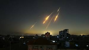 إصابة 150 شخصاً في ديمونة وعراد جراء قصف بالصواريخ