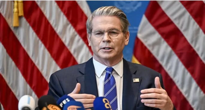 وزير الخزانة الأمريكي: ترامب يستخدم "لغة القوة" مع إيران وقد يلجأ للتصعيد لخفض التوتر