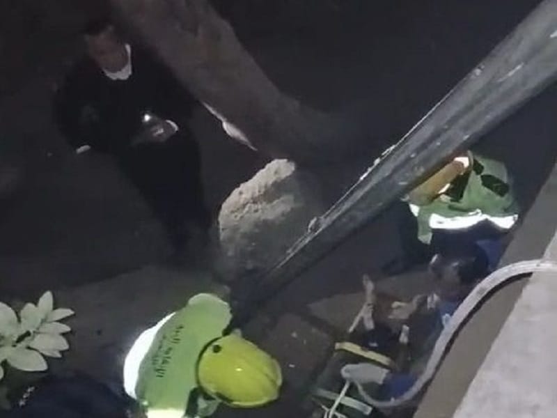 إنقاذ شخص سقط من أعلى سور بكورنيش المطرية