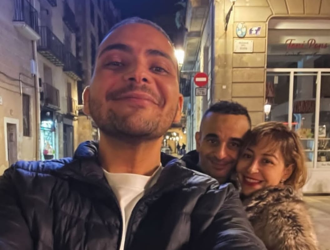 الفنانة منة شلبي تنشر صورة جديدة برفقة زوجها والمخرج عمر المهندس