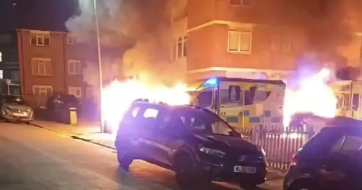 شرطة لندن: إخماد حرائق سيارات إسعاف مجتمع يهودي دون إصابات