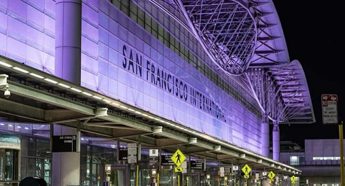 واشنطن بوست: توسع غير مسبوق لعملاء الهجرة في المطارات الأمريكية بعد تهديدات ترامب