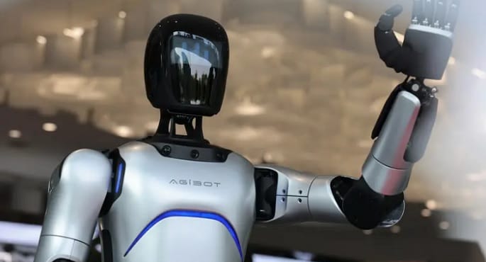 الصين تكشف عن أول روبوت بشري يُدار بـ “عقل ذكاء اصطناعي” من الفضاء