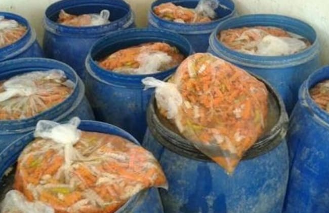 مصادرة 4 أطنان مخلل فاسدة وغير صالحة للاستهلاك بمركز بسيون