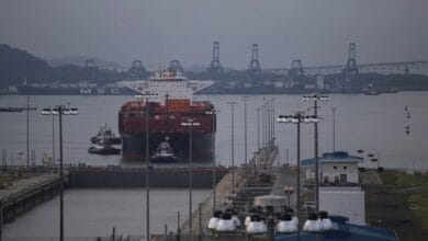 تأثير مضيق هرمز على صناعة الموضة العالمية: تحديات وفرص جديدة