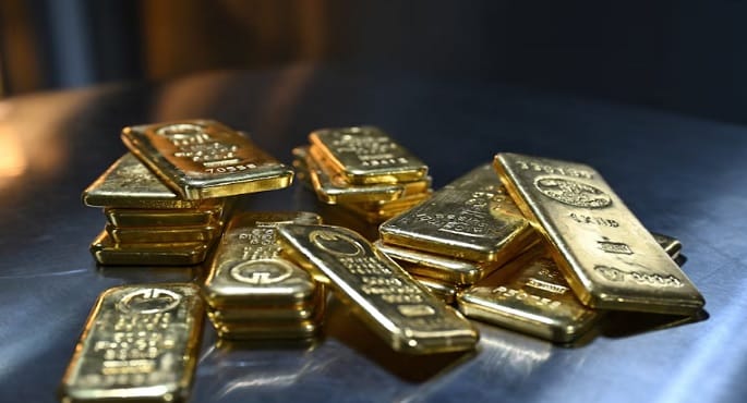 الذهب يقلص خسائره وسط غموض محادثات طهران وواشنطن