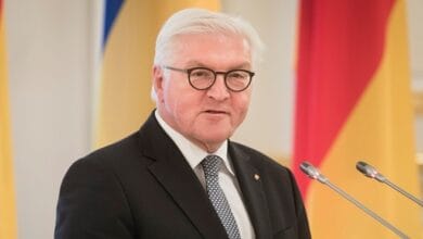 الرئيس الألماني ينتقد قرار ترامب بشن حرب على إيران ويحذر من شق في العلاقات عبر الأطلسي