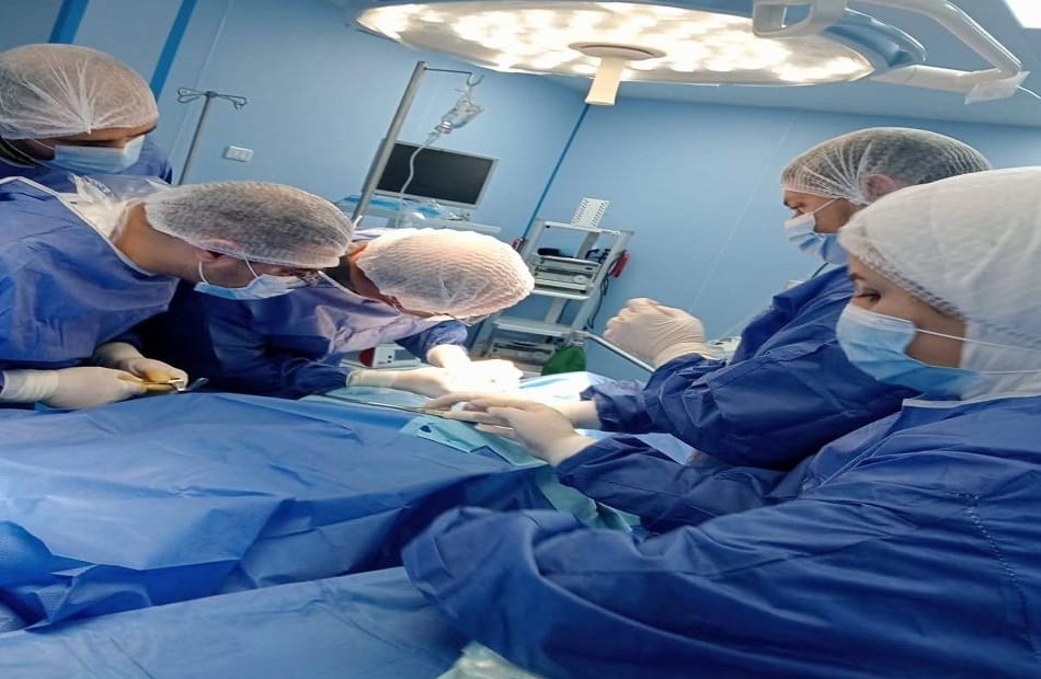 نجاح جراحة دقيقة بمستشفى شربين المركزي لعلاج كسر بالقوس الوجني