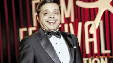 محمد هنيدي يعلق على أحوال الطقس بمشهد كوميدي من "جاءنا البيان التالي"