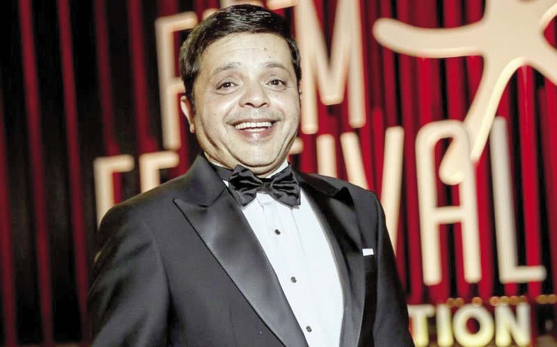 محمد هنيدي يعلق على أحوال الطقس بمشهد كوميدي من "جاءنا البيان التالي"