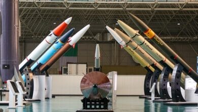 الكيان الصهيوني يعلن استهداف موقعين لإنتاج الصواريخ في طهران