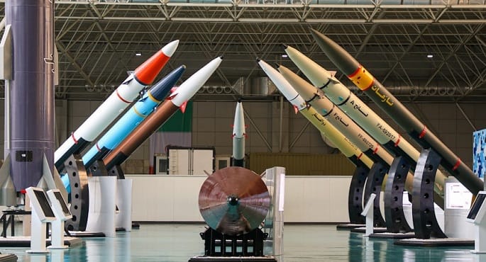 الكيان الصهيوني يعلن استهداف موقعين لإنتاج الصواريخ في طهران