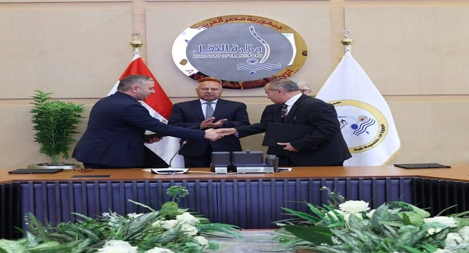 وزير النقل يشهد توقيع عقدين لتطوير العمليات بميناء السخنة