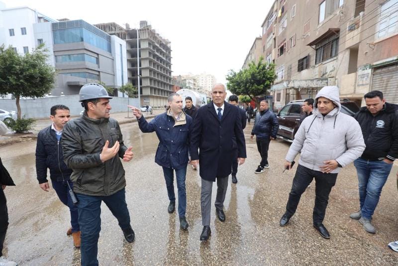 محافظ كفر الشيخ يتابع جهود كسح مياه الأمطار الغزيرة