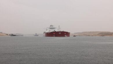 رئيس هيئة قناة السويس: حركة الملاحة منتظمة وتدابير للتعامل مع سوء الأحوال الجوية