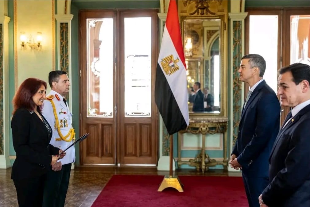السفيرة المصرية تسلم أوراق اعتمادها لرئيس باراجواي وتبحث تعزيز التعاون الثنائي